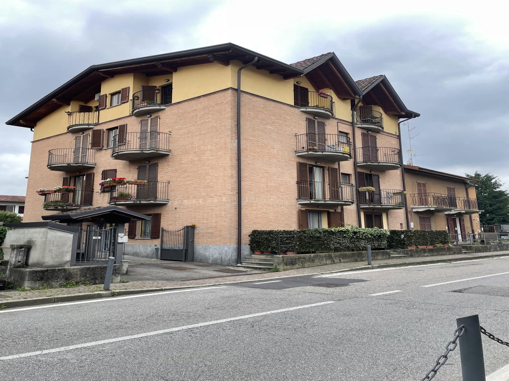 Bilocale in vendita a Luisago con balcone e posto auto